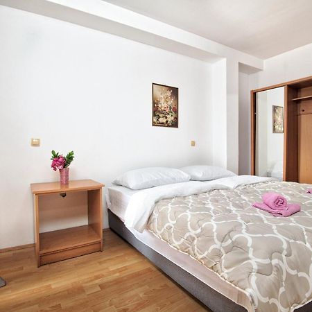 נאום Studio & Apartments More מראה חיצוני תמונה