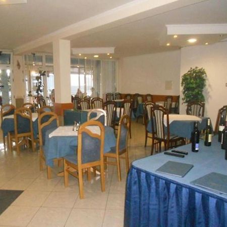 נאום Studio & Apartments More מראה חיצוני תמונה