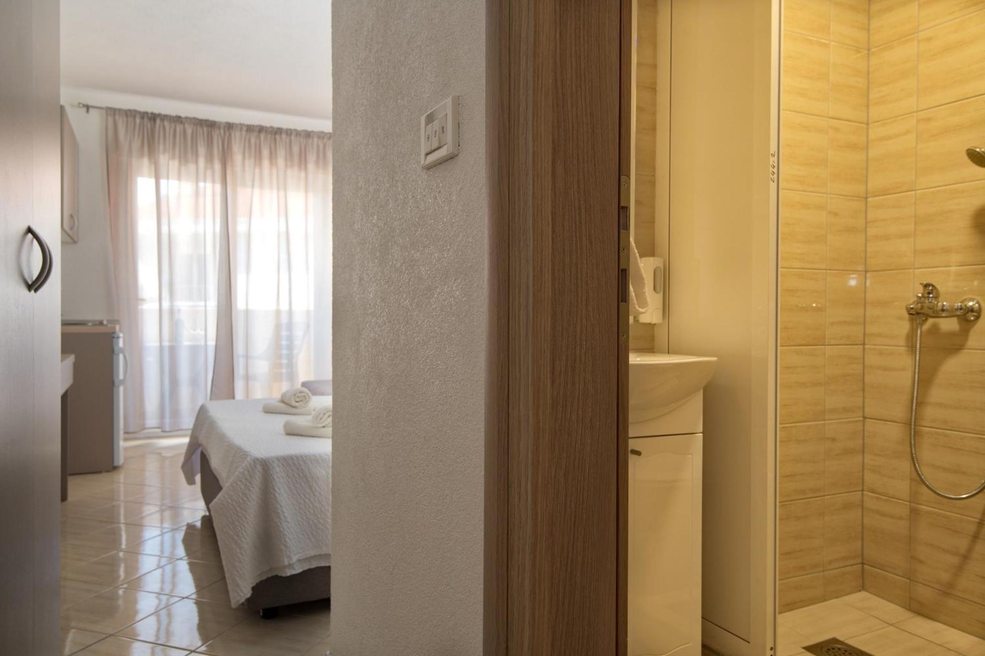 נאום Studio & Apartments More מראה חיצוני תמונה