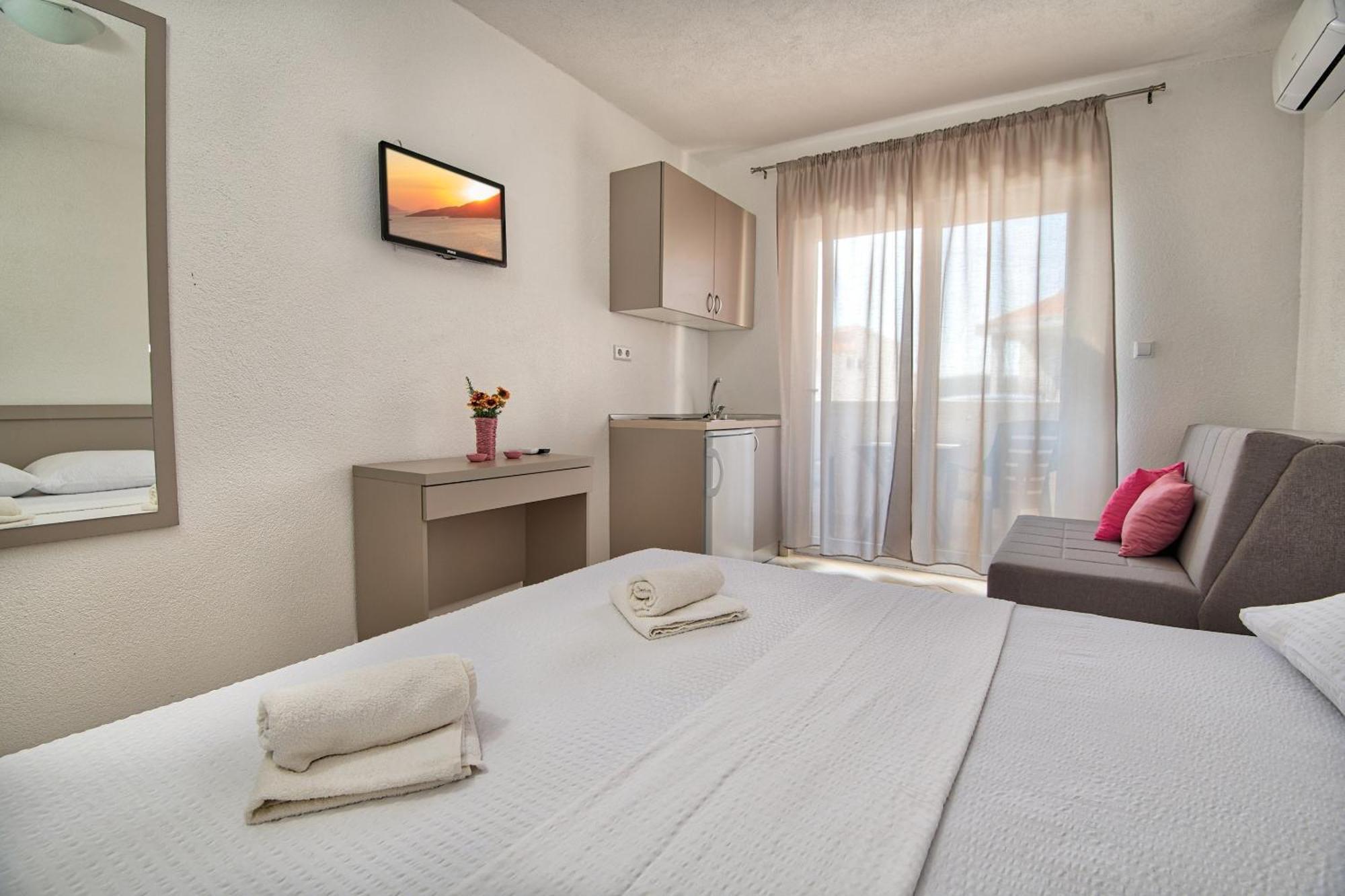 נאום Studio & Apartments More חדר תמונה