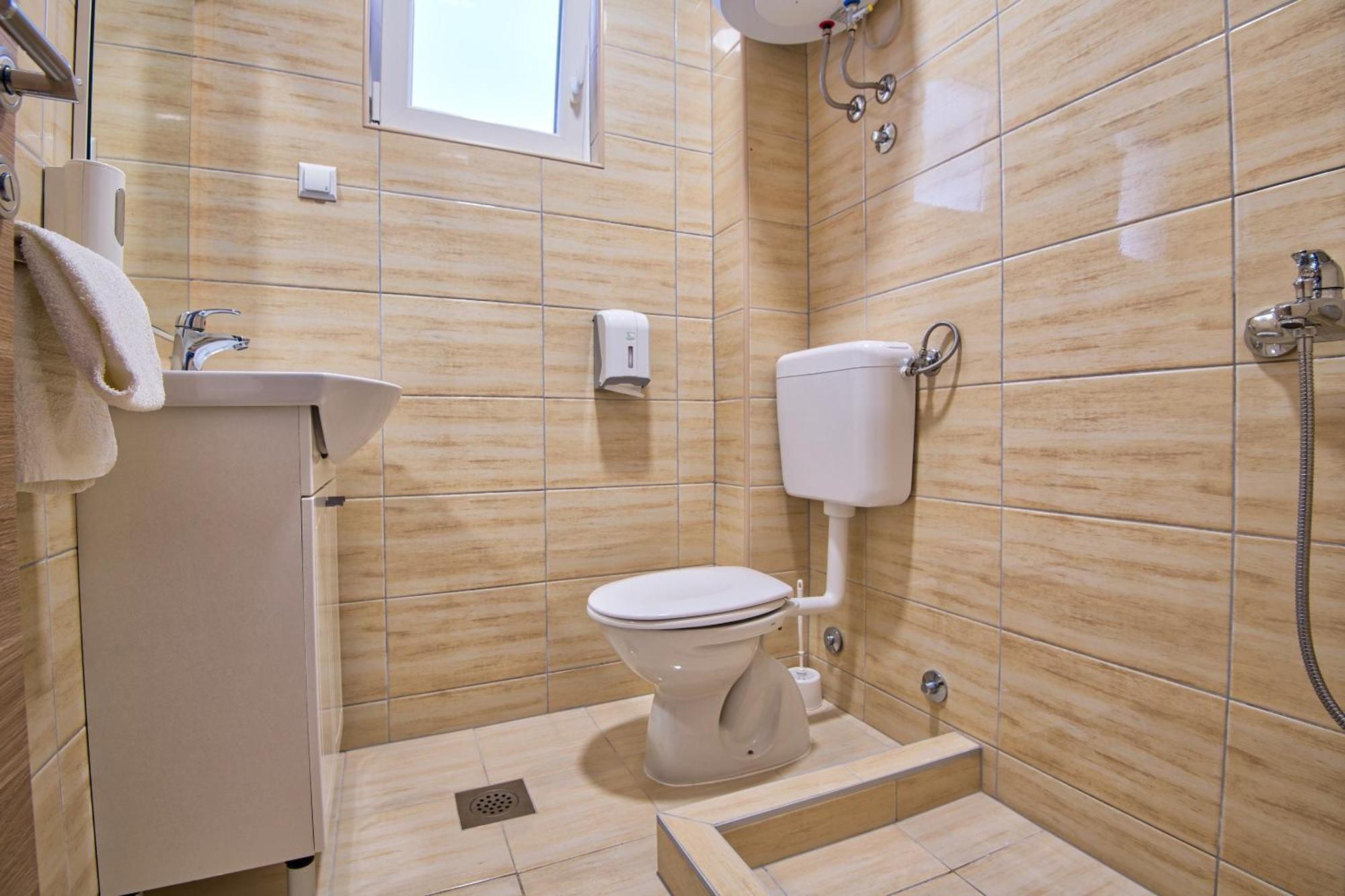 נאום Studio & Apartments More מראה חיצוני תמונה