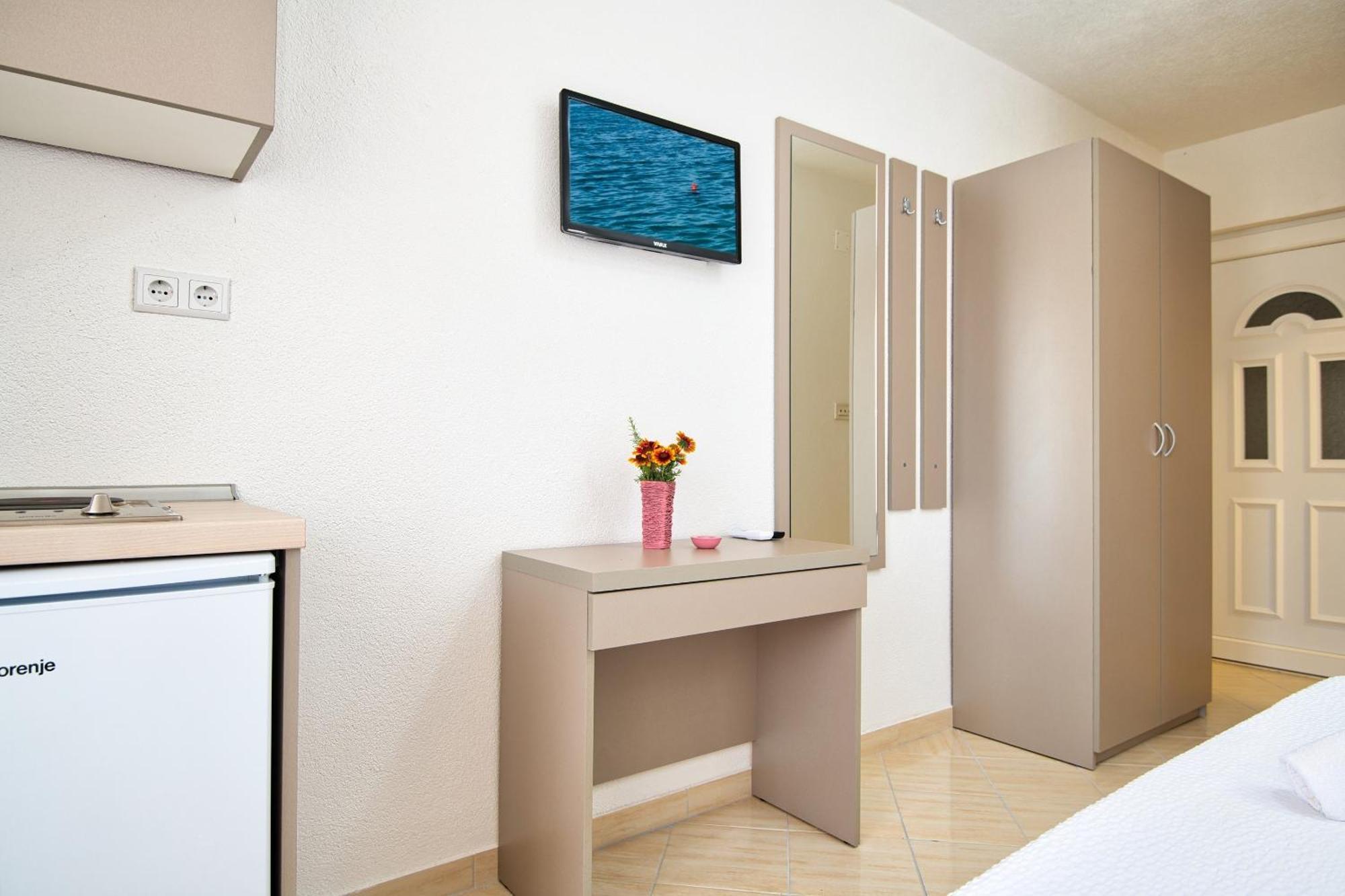 נאום Studio & Apartments More מראה חיצוני תמונה