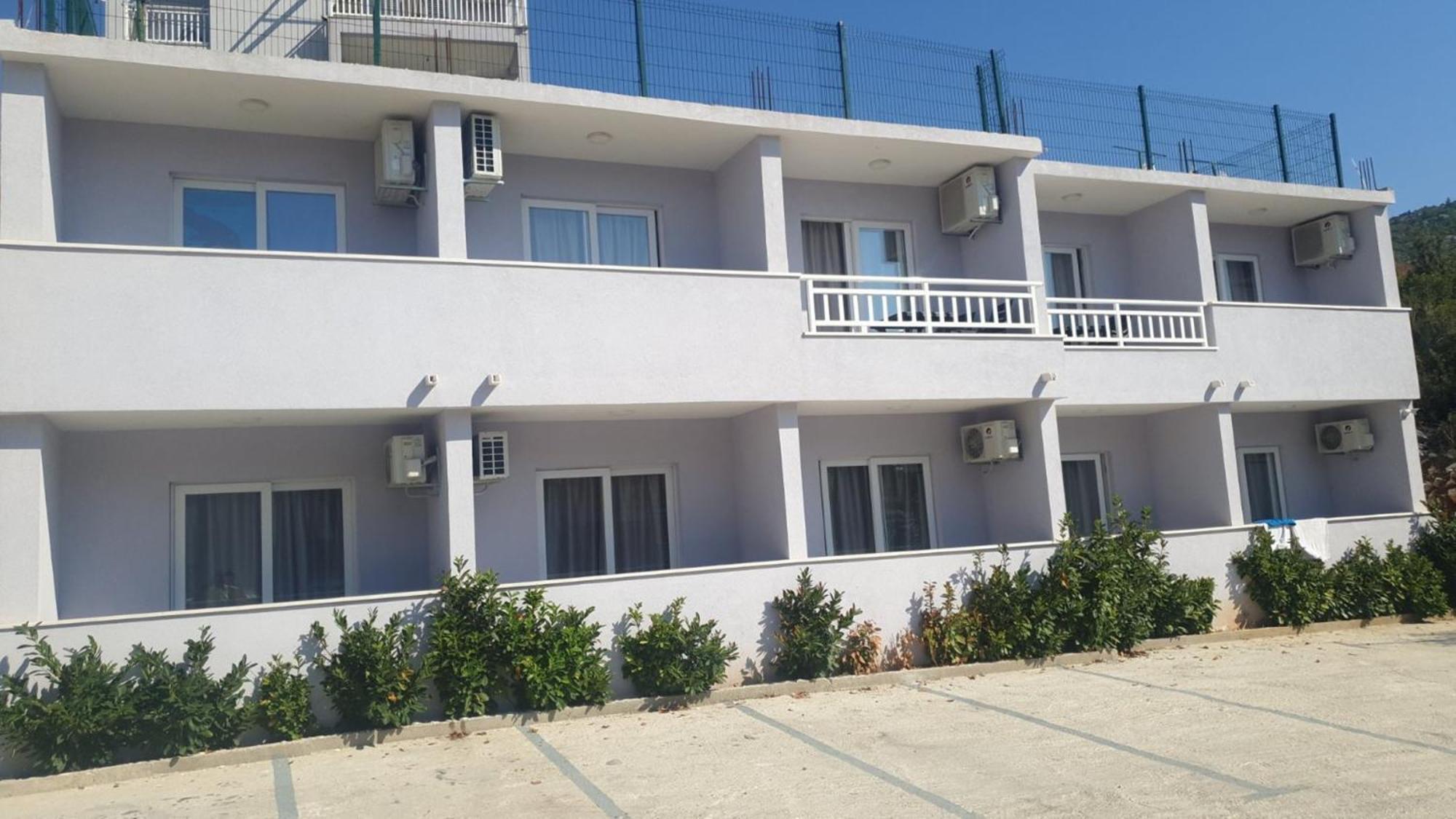 נאום Studio & Apartments More מראה חיצוני תמונה