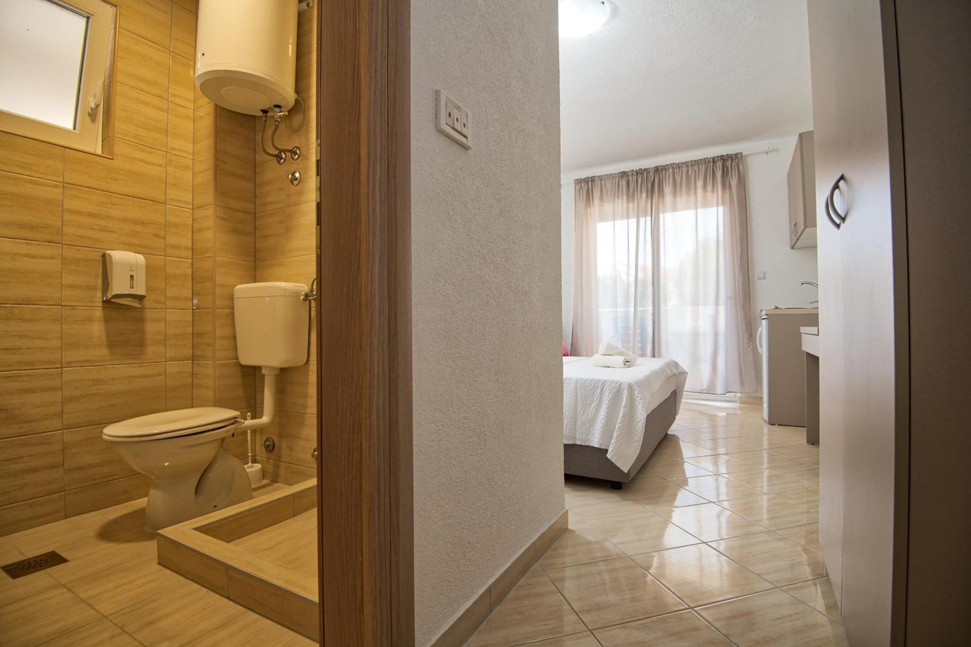 נאום Studio & Apartments More מראה חיצוני תמונה