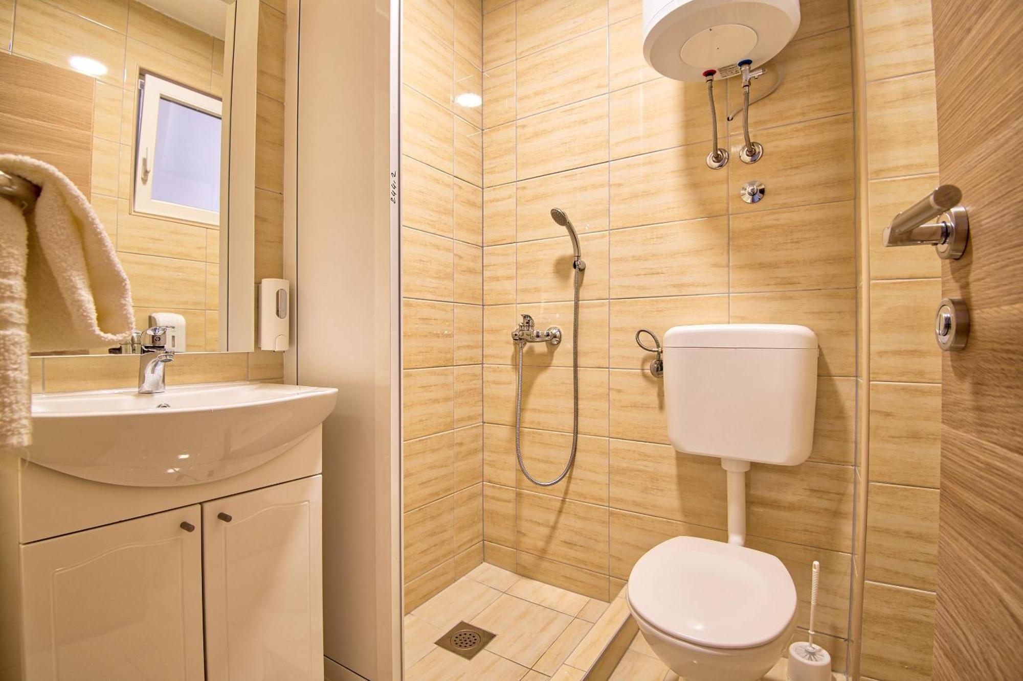 נאום Studio & Apartments More מראה חיצוני תמונה