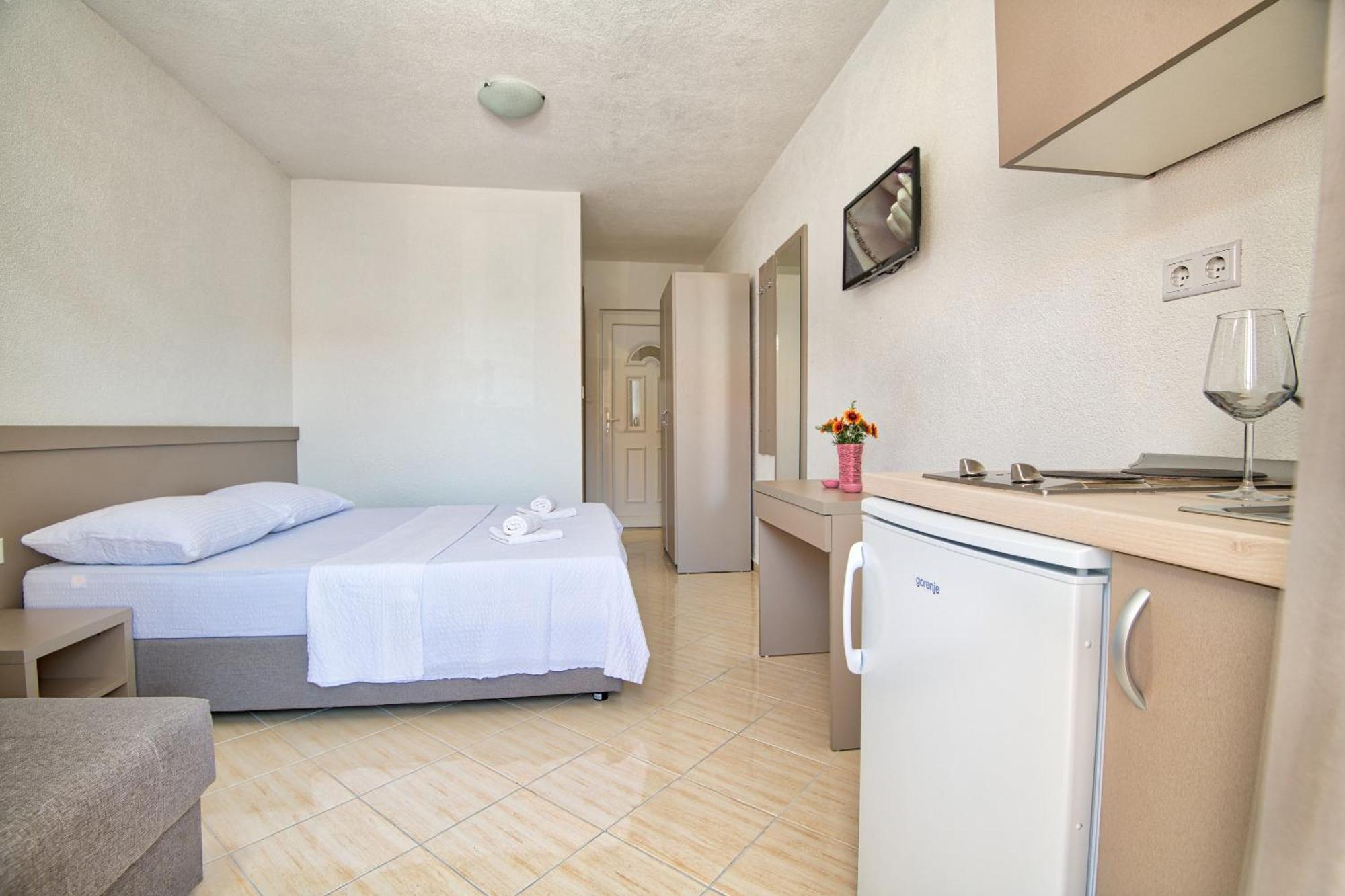 נאום Studio & Apartments More מראה חיצוני תמונה