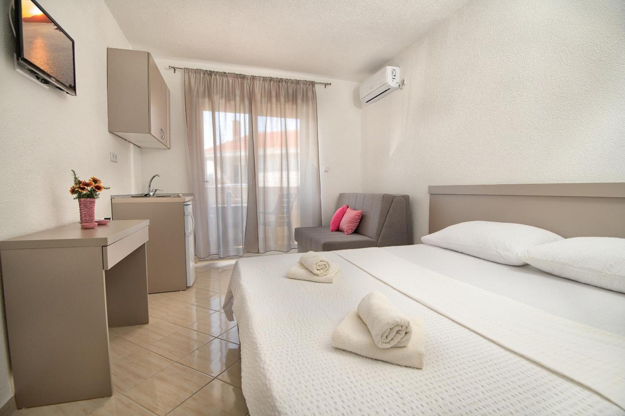 נאום Studio & Apartments More מראה חיצוני תמונה
