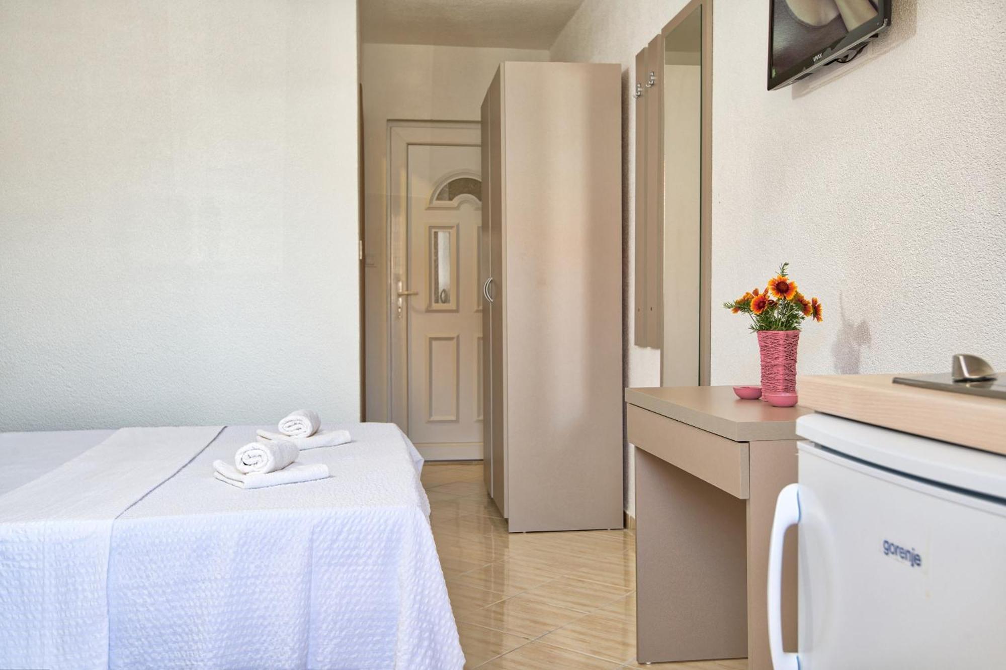 נאום Studio & Apartments More חדר תמונה
