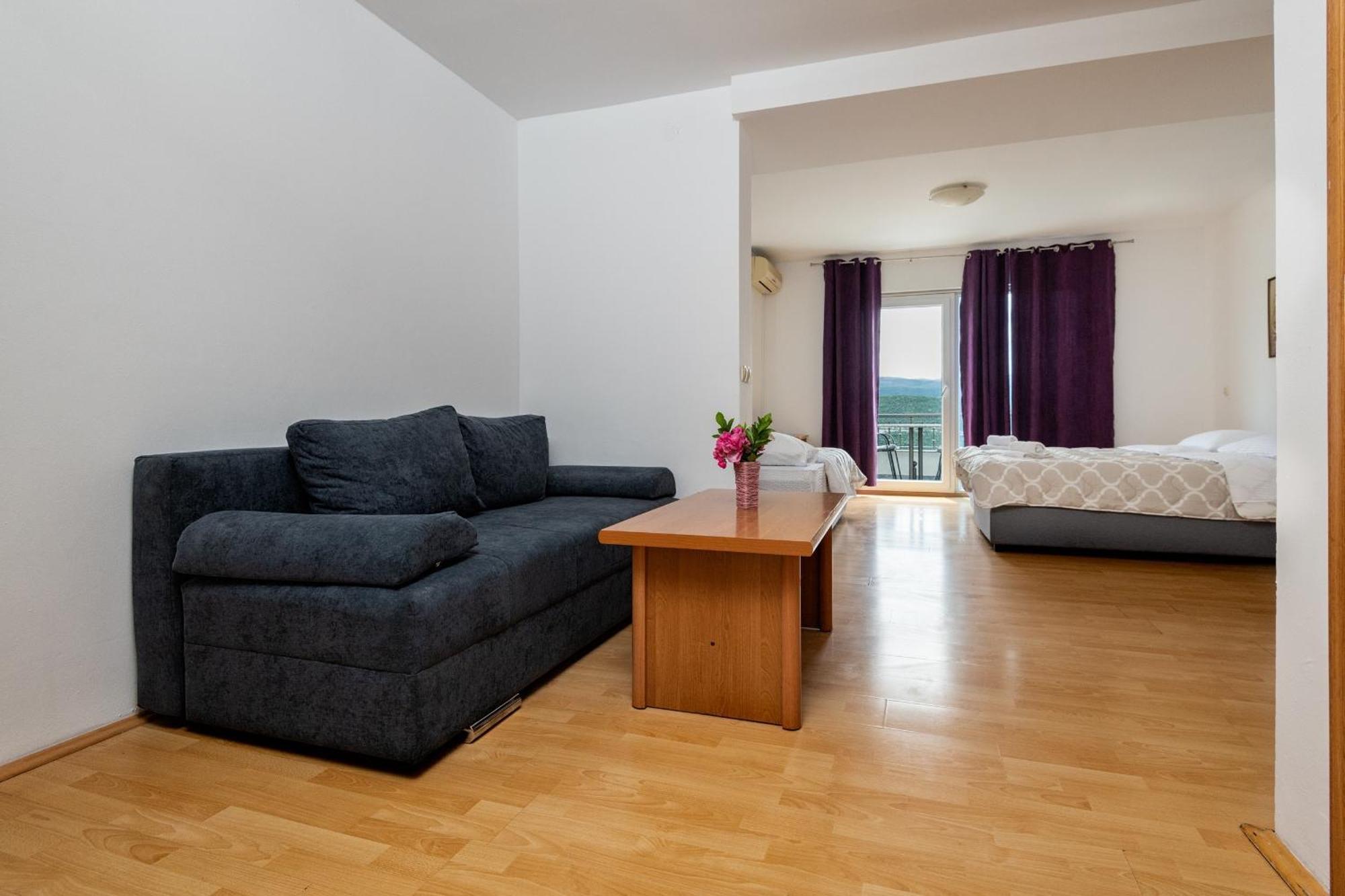 נאום Studio & Apartments More מראה חיצוני תמונה