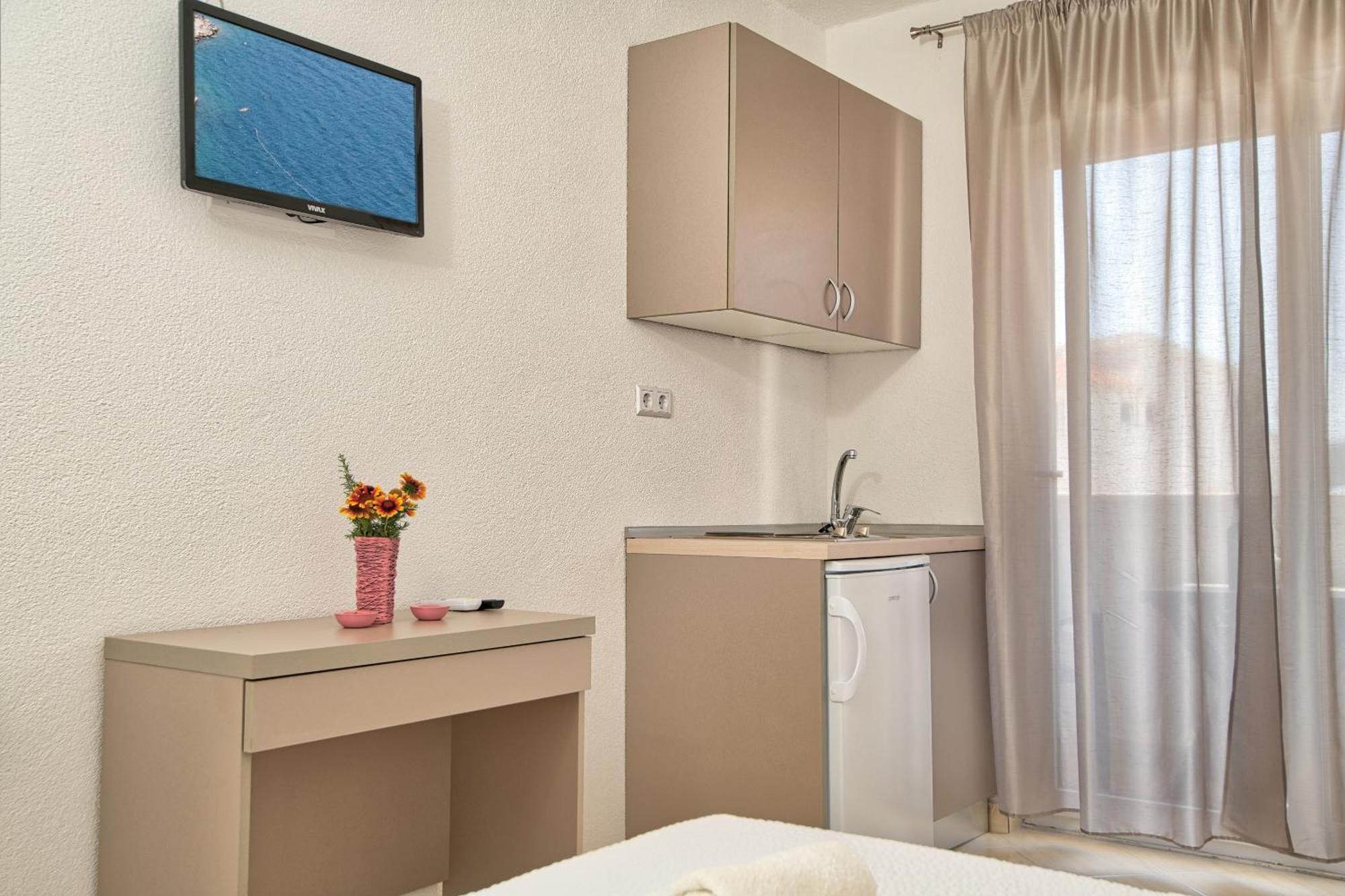 נאום Studio & Apartments More מראה חיצוני תמונה