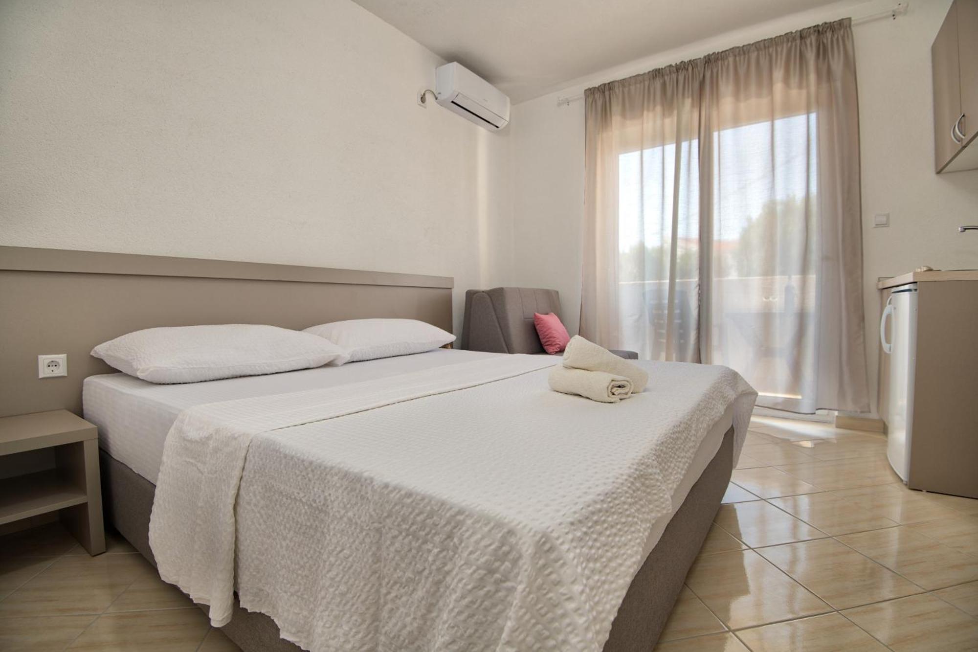 נאום Studio & Apartments More מראה חיצוני תמונה