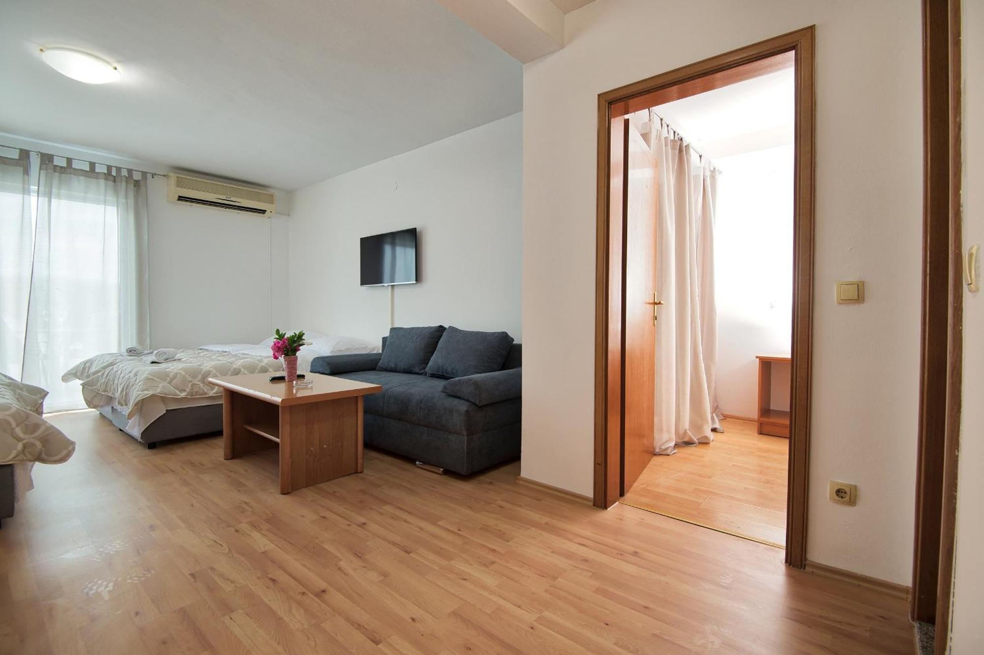 נאום Studio & Apartments More מראה חיצוני תמונה