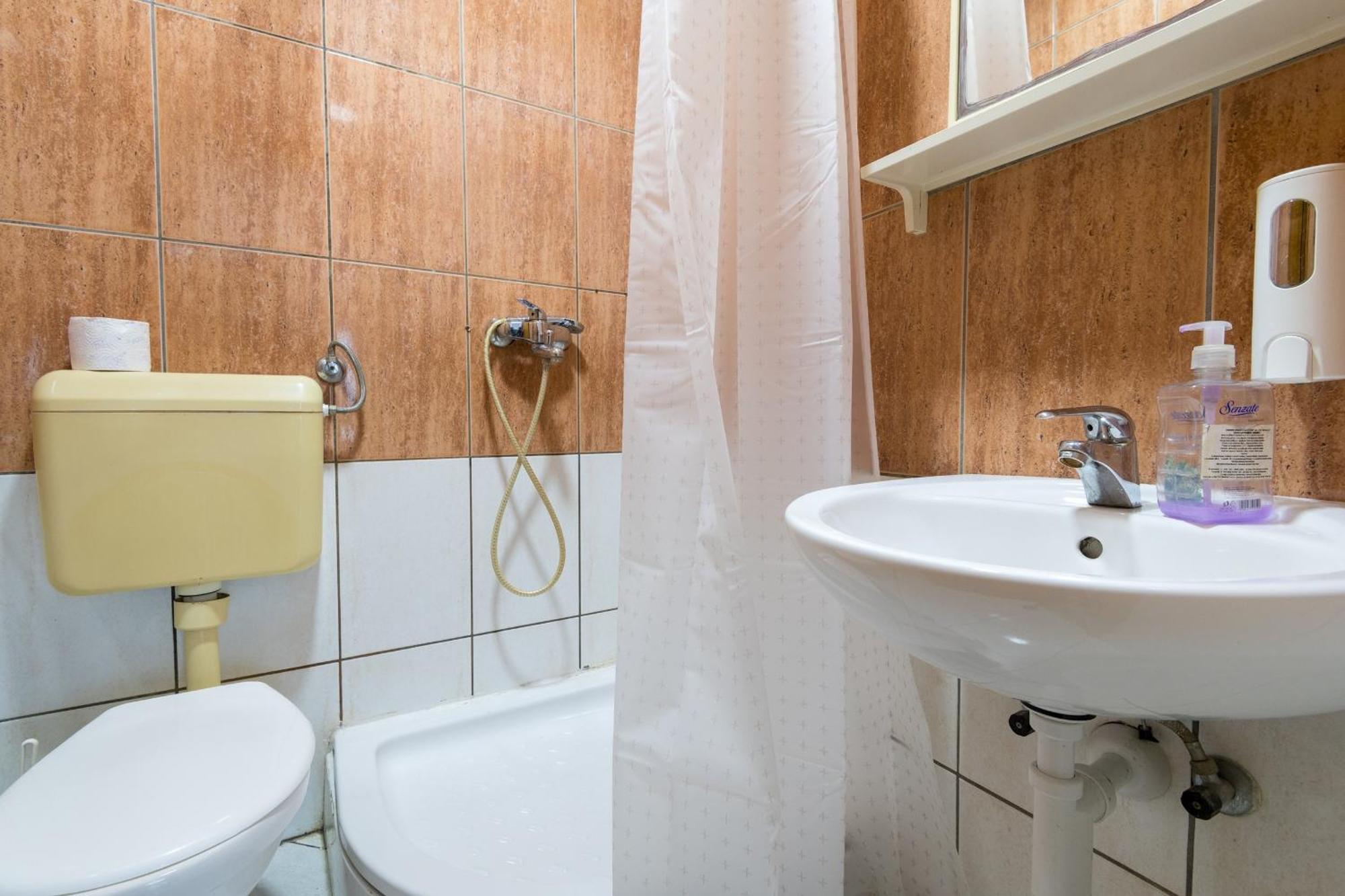 נאום Studio & Apartments More מראה חיצוני תמונה