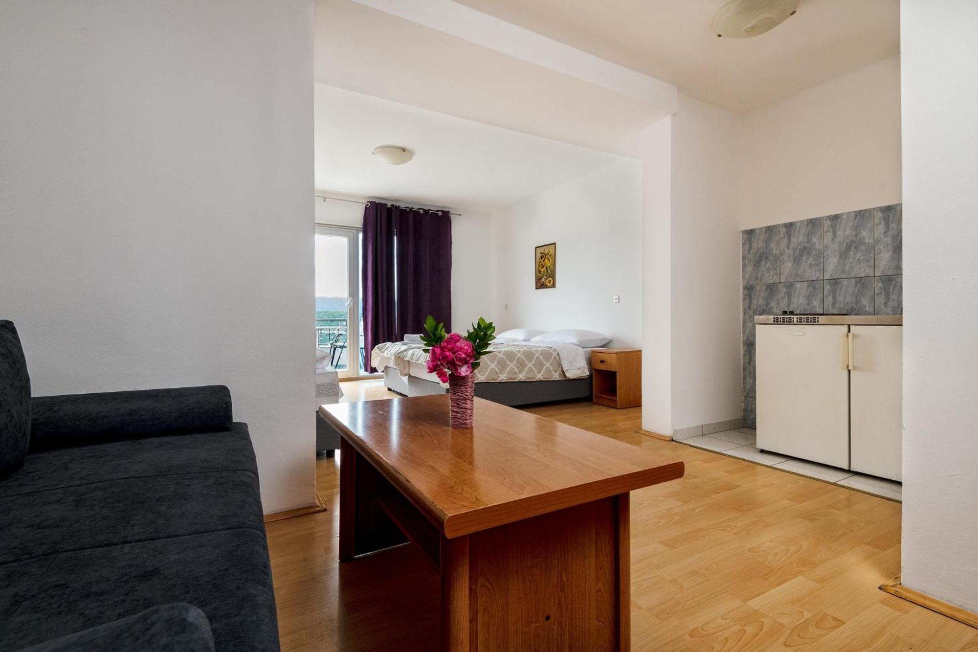 נאום Studio & Apartments More מראה חיצוני תמונה